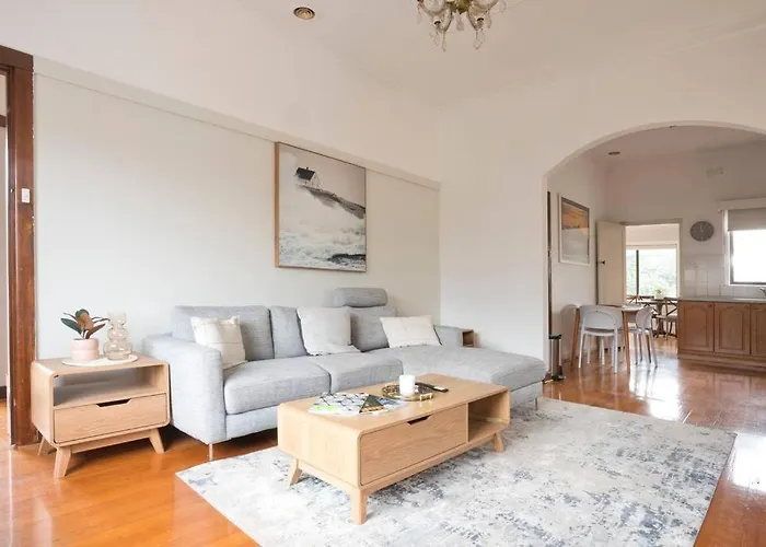 Richmond Delights - 4 Bedrooms And A Big Backyard