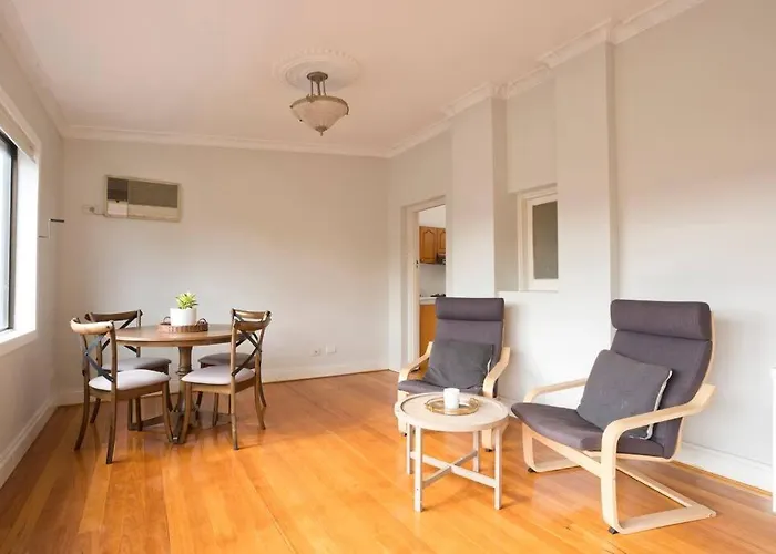 Richmond Delights - 4 Bedrooms And A Big Backyard