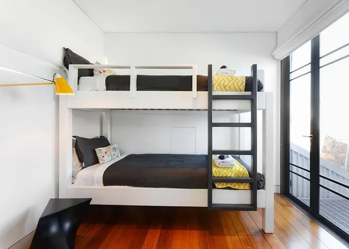Two Five Zero Richmond Four Bedroom Cityviews Lockup Garage