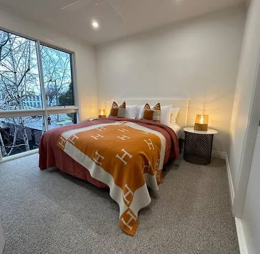 Stunning Townhouse - 10 Min To Cbd
