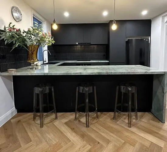 Stunning Townhouse - 10 Min To Cbd