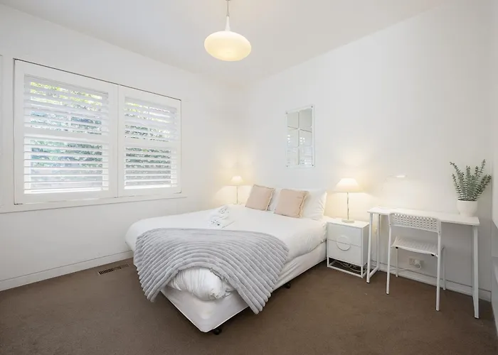 St Kilda Style - Stunning 3 Bedroom House