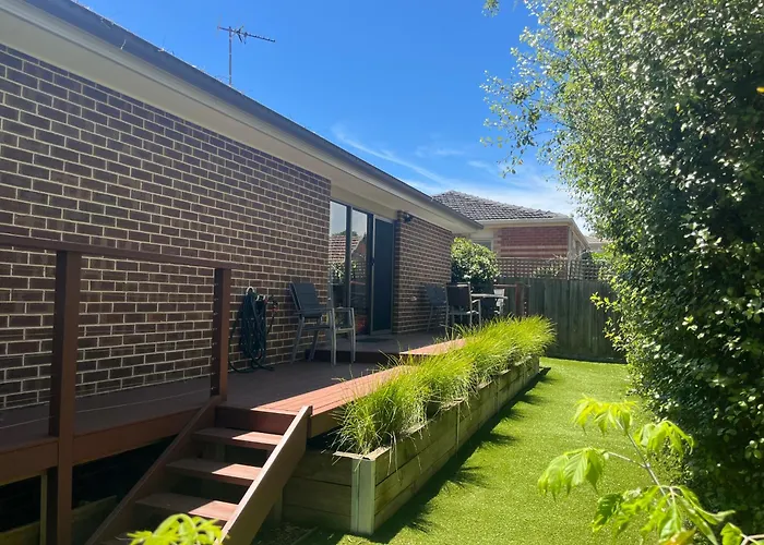 Your Leafy Ivanhoe Retreat